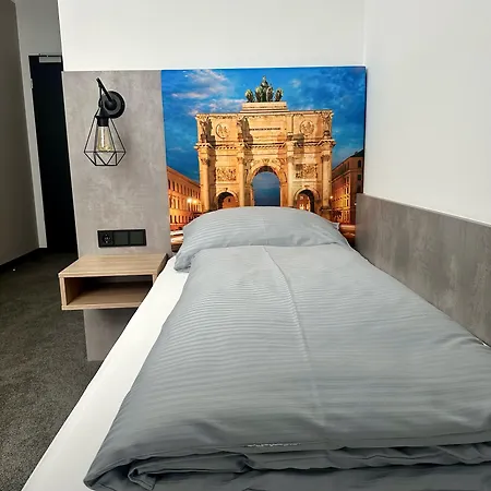 C & N - An Der Messe Szálloda