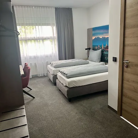 Szálloda C & N - An Der Messe 4*